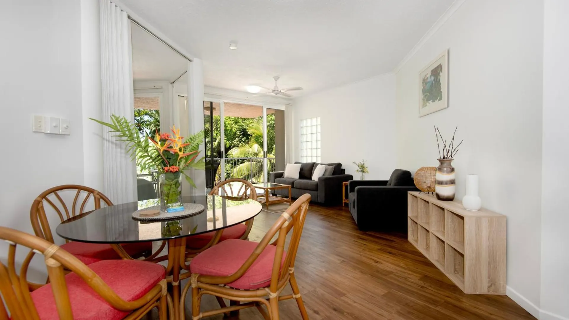 יורקיס נוב Golden Sands Beachfront Resort  יורקיס נוב